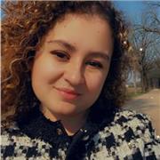 Mi chiamo Giulia, ho 22 anni e sono laureanda in psicologia presso la Sigmund Freud University di Milano. Offro ripetizioni e aiuto scuola di materie umanistiche